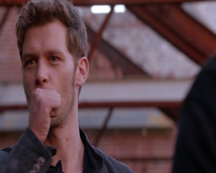 vampirediariesworld-dot-nl_TheOriginalsS5Bloopers00056.jpg