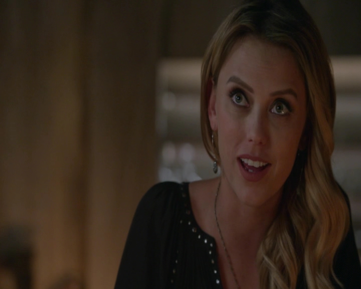 vampirediariesworld-dot-nl_TheOriginalsS5Bloopers00081.jpg