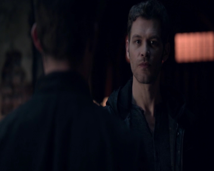 vampirediariesworld-dot-nl_TheOriginalsS5Bloopers00085.jpg