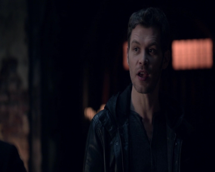 vampirediariesworld-dot-nl_TheOriginalsS5Bloopers00094.jpg