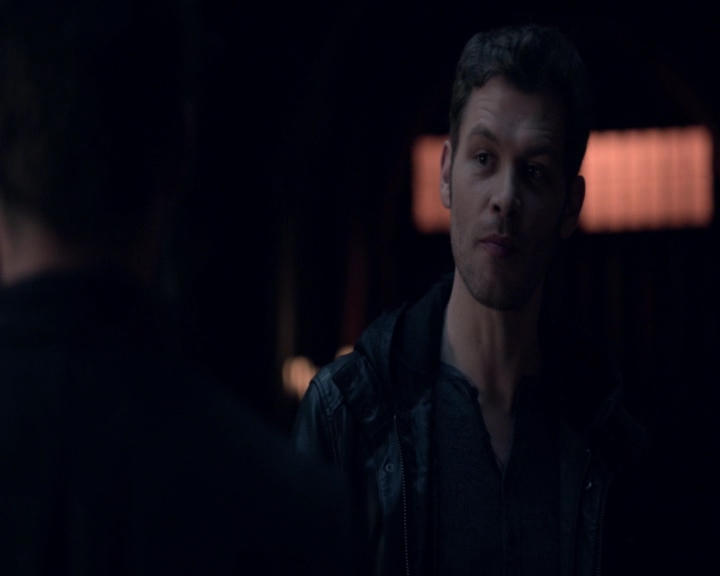 vampirediariesworld-dot-nl_TheOriginalsS5Bloopers00095.jpg