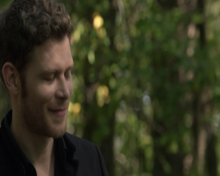 vampirediariesworld-dot-nl_TheOriginalsS5Bloopers00103.jpg