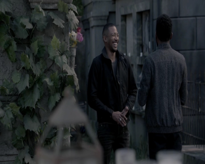 vampirediariesworld-dot-nl_TheOriginalsS5Bloopers00129.jpg