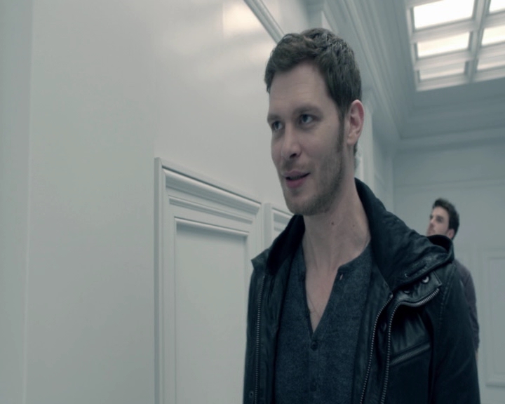 vampirediariesworld-dot-nl_TheOriginalsS5Bloopers00143.jpg