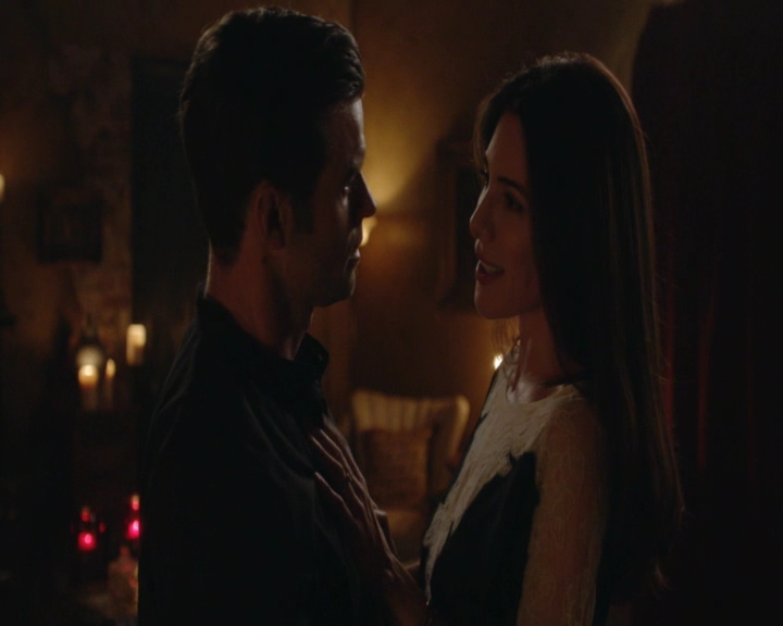 vampirediariesworld-dot-nl_TheOriginalsS5Bloopers00178.jpg