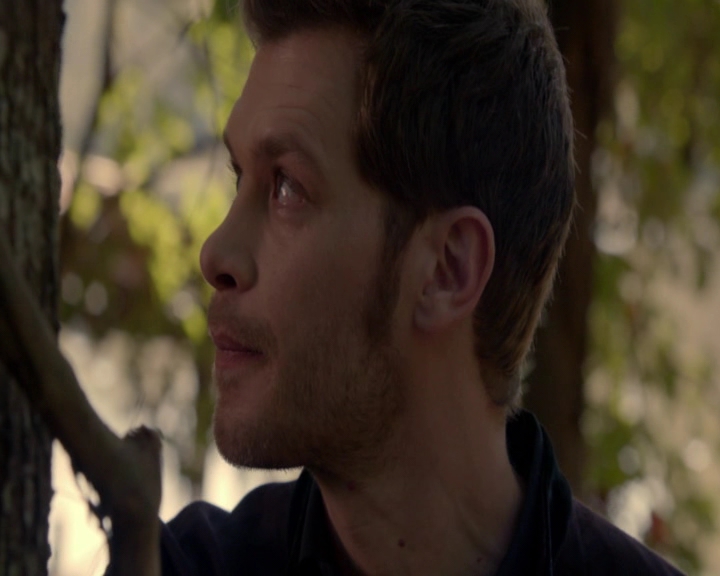 vampirediariesworld-dot-nl_TheOriginalsS5Bloopers00191.jpg
