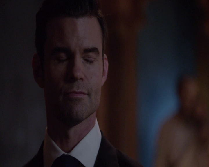 vampirediariesworld-dot-nl_TheOriginalsS5Bloopers00234.jpg