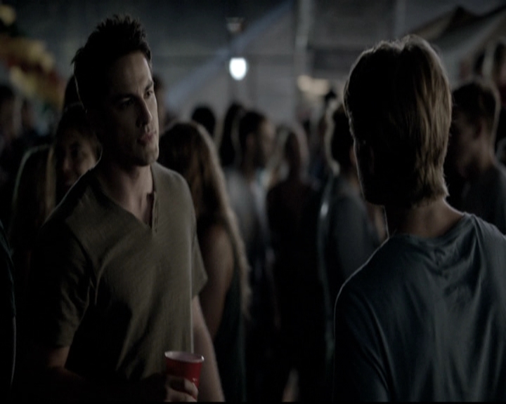 VampireDiariesWorld-dot-nl_6x01IllRemember1617.jpg