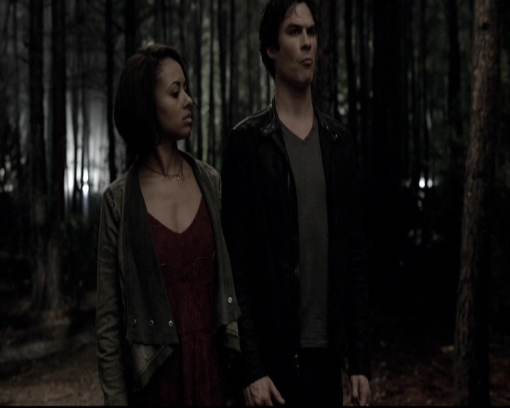 VampireDiariesWorld-dot-nl_6x02YellowLedbetter0068.jpg