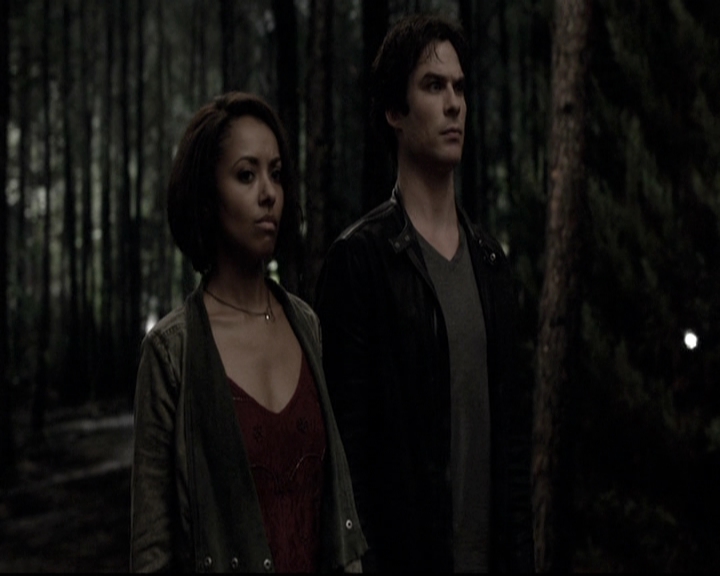 VampireDiariesWorld-dot-nl_6x02YellowLedbetter0070.jpg