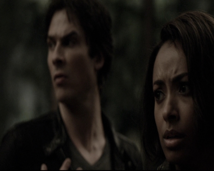 VampireDiariesWorld-dot-nl_6x02YellowLedbetter0075.jpg
