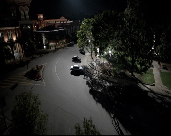 VampireDiariesWorld-dot-nl_6x02YellowLedbetter0088.jpg