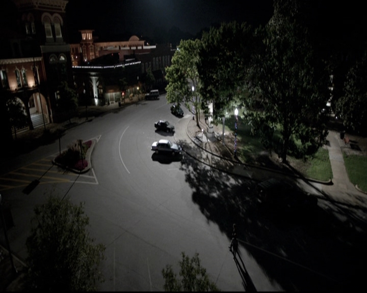 VampireDiariesWorld-dot-nl_6x02YellowLedbetter0089.jpg