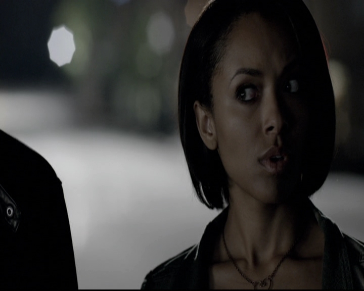 VampireDiariesWorld-dot-nl_6x02YellowLedbetter0099.jpg