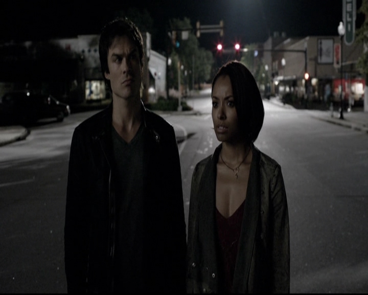 VampireDiariesWorld-dot-nl_6x02YellowLedbetter0105.jpg