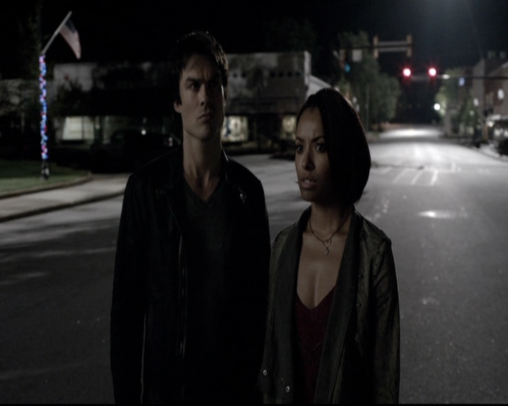 VampireDiariesWorld-dot-nl_6x02YellowLedbetter0106.jpg