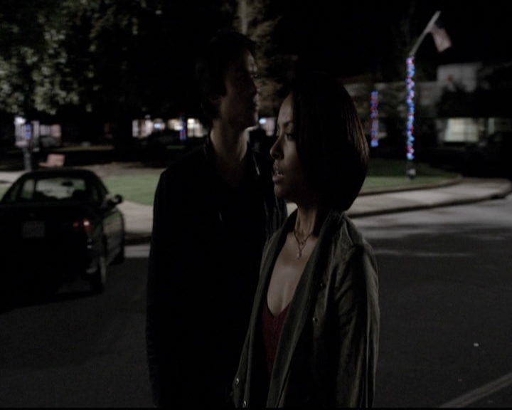 VampireDiariesWorld-dot-nl_6x02YellowLedbetter0108.jpg