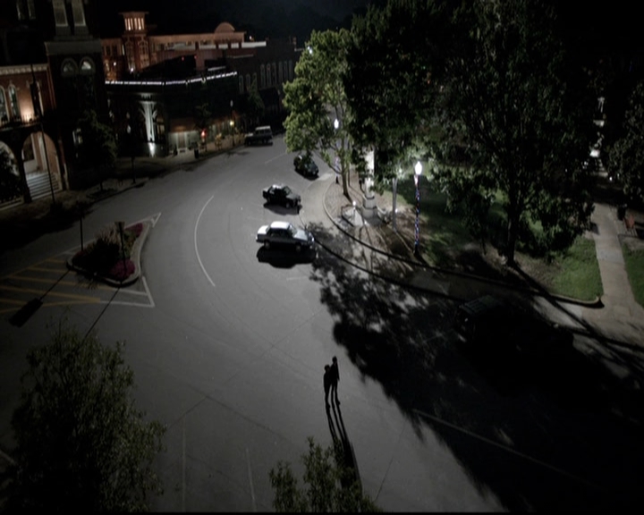 VampireDiariesWorld-dot-nl_6x02YellowLedbetter0113.jpg