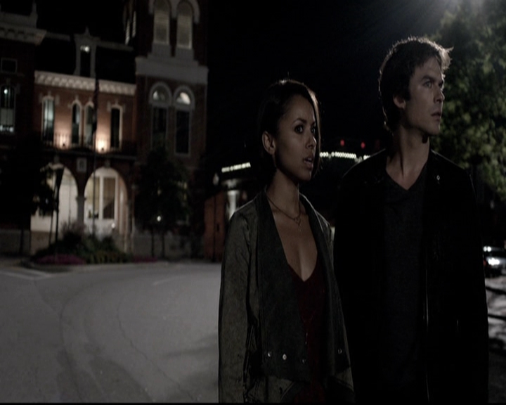 VampireDiariesWorld-dot-nl_6x02YellowLedbetter0115.jpg