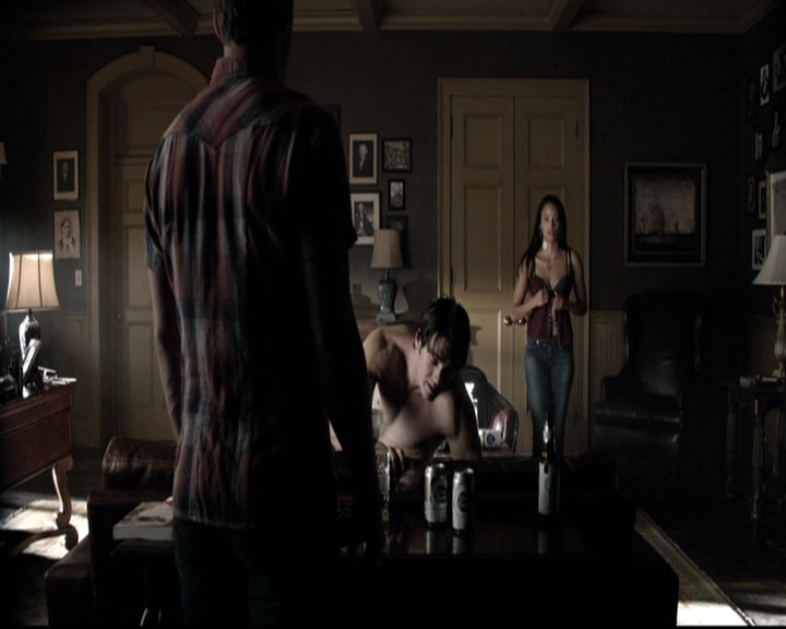 VampireDiariesWorld-dot-nl_6x02YellowLedbetter0134.jpg