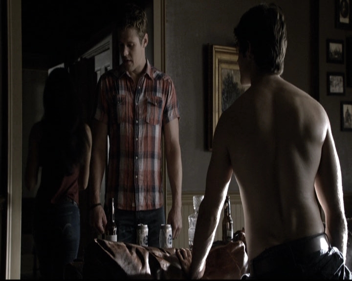 VampireDiariesWorld-dot-nl_6x02YellowLedbetter0146.jpg