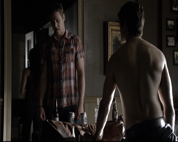 VampireDiariesWorld-dot-nl_6x02YellowLedbetter0147.jpg