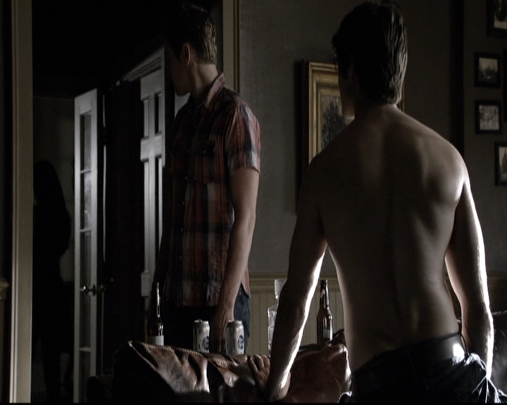 VampireDiariesWorld-dot-nl_6x02YellowLedbetter0148.jpg