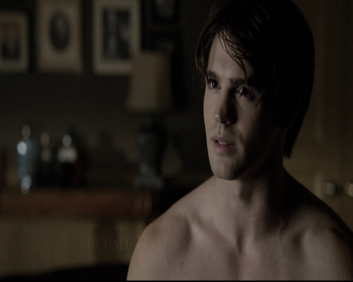 VampireDiariesWorld-dot-nl_6x02YellowLedbetter0157.jpg