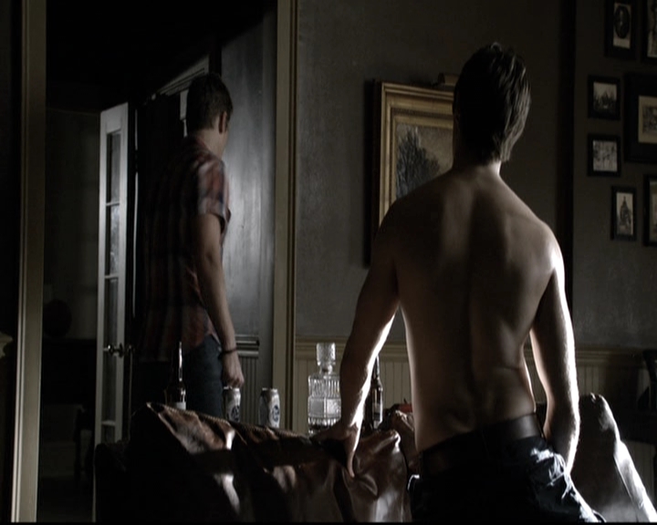 VampireDiariesWorld-dot-nl_6x02YellowLedbetter0162.jpg