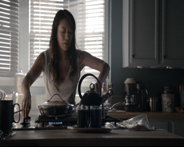 VampireDiariesWorld-dot-nl_6x02YellowLedbetter0174.jpg