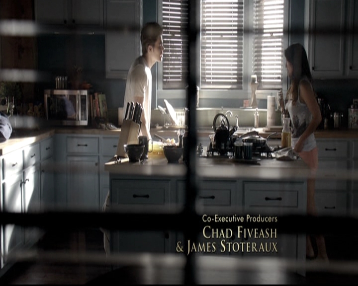 VampireDiariesWorld-dot-nl_6x02YellowLedbetter0204.jpg