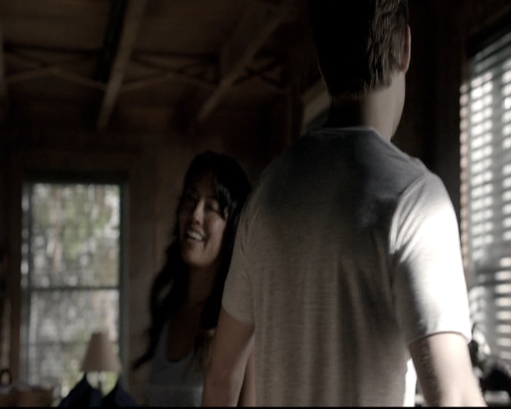 VampireDiariesWorld-dot-nl_6x02YellowLedbetter0206.jpg