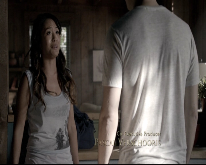 VampireDiariesWorld-dot-nl_6x02YellowLedbetter0208.jpg