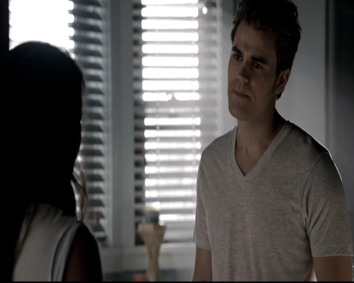VampireDiariesWorld-dot-nl_6x02YellowLedbetter0209.jpg