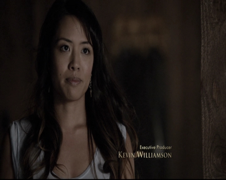 VampireDiariesWorld-dot-nl_6x02YellowLedbetter0220.jpg