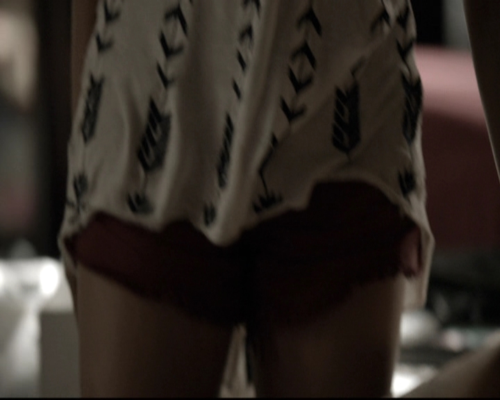 VampireDiariesWorld-dot-nl_6x02YellowLedbetter0246.jpg
