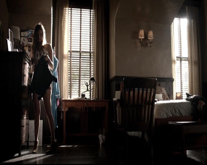 VampireDiariesWorld-dot-nl_6x02YellowLedbetter0264.jpg