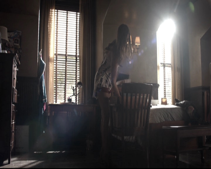 VampireDiariesWorld-dot-nl_6x02YellowLedbetter0282.jpg