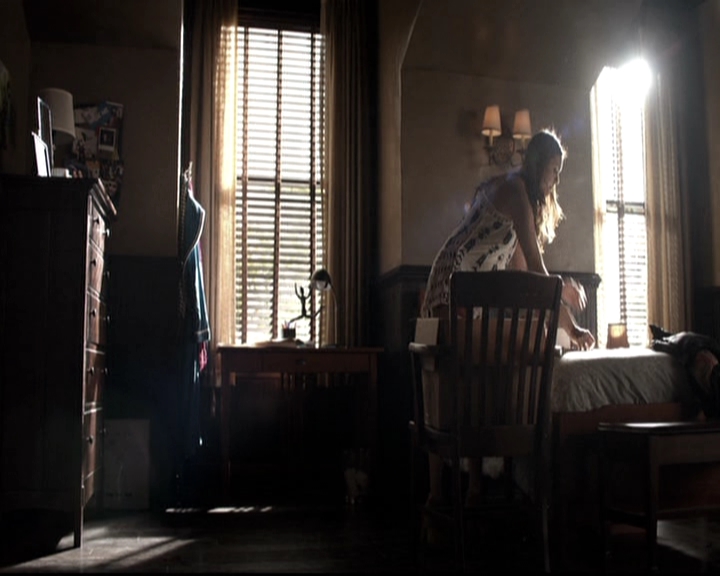 VampireDiariesWorld-dot-nl_6x02YellowLedbetter0284.jpg