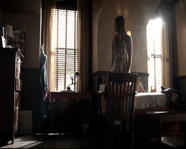 VampireDiariesWorld-dot-nl_6x02YellowLedbetter0294.jpg