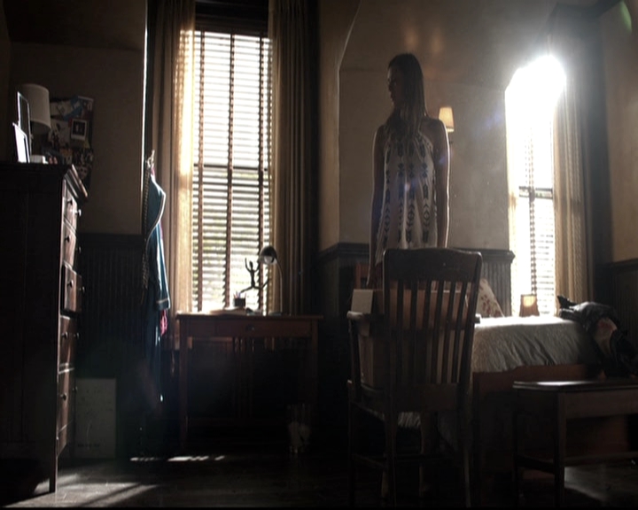 VampireDiariesWorld-dot-nl_6x02YellowLedbetter0295.jpg