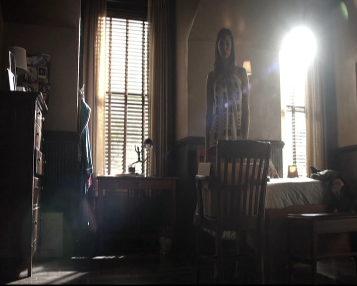 VampireDiariesWorld-dot-nl_6x02YellowLedbetter0296.jpg