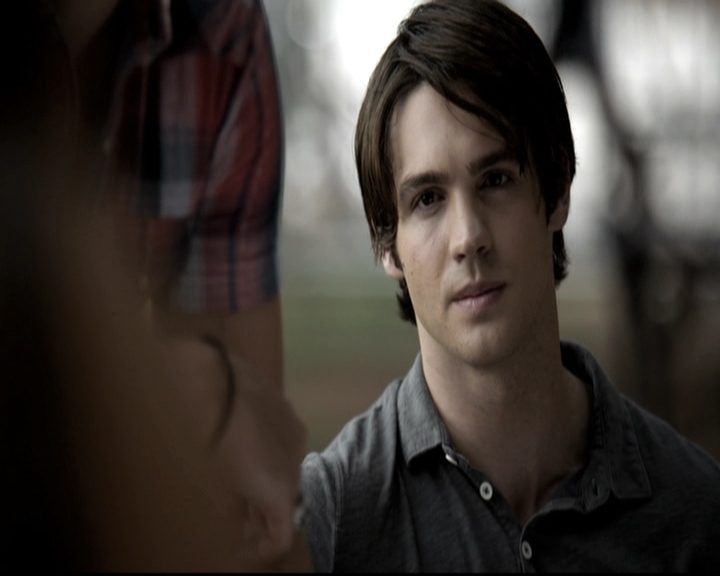VampireDiariesWorld-dot-nl_6x02YellowLedbetter0298.jpg