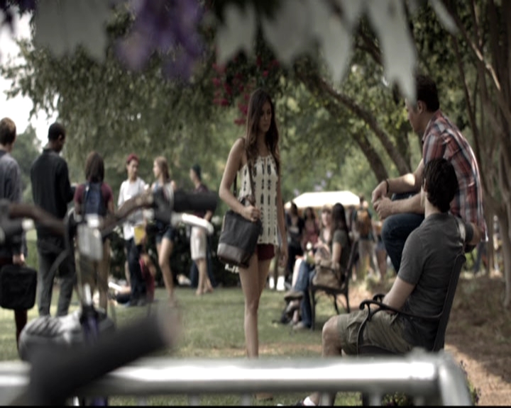 VampireDiariesWorld-dot-nl_6x02YellowLedbetter0299.jpg