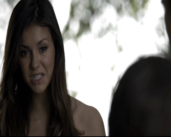 VampireDiariesWorld-dot-nl_6x02YellowLedbetter0301.jpg