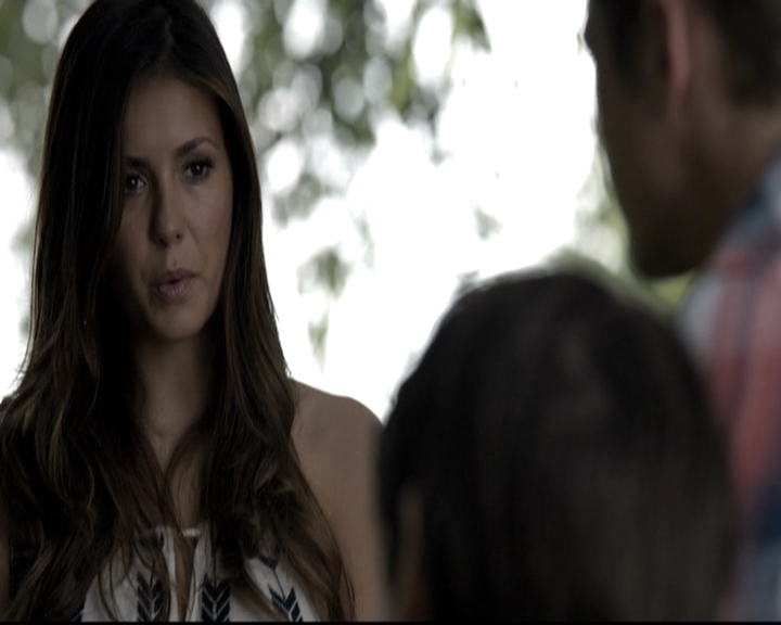VampireDiariesWorld-dot-nl_6x02YellowLedbetter0304.jpg