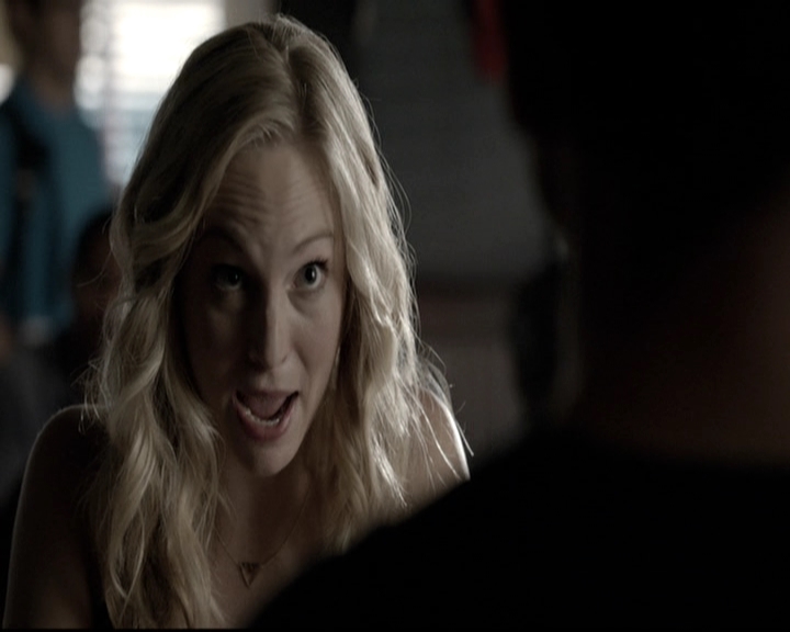 VampireDiariesWorld-dot-nl_6x02YellowLedbetter0317.jpg
