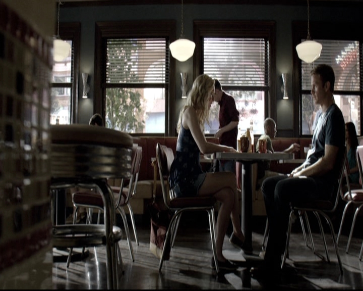 VampireDiariesWorld-dot-nl_6x02YellowLedbetter0320.jpg
