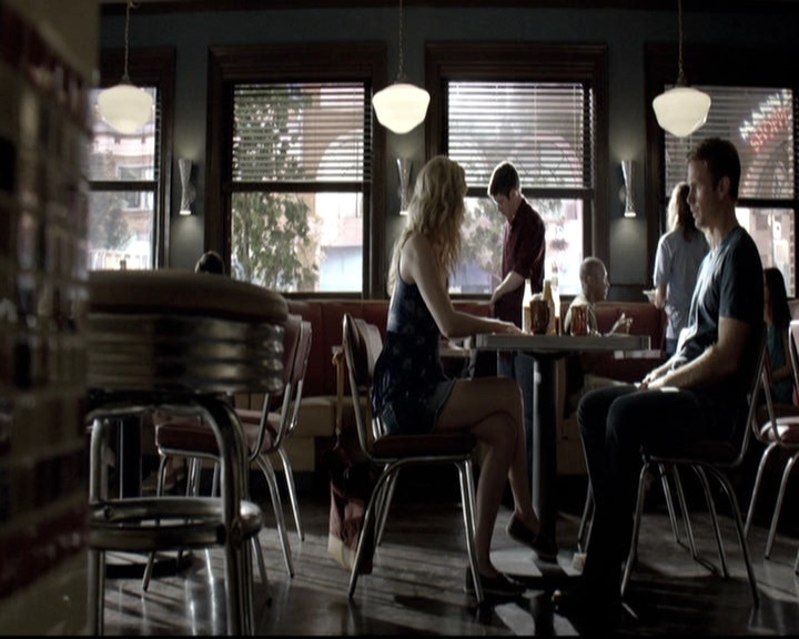 VampireDiariesWorld-dot-nl_6x02YellowLedbetter0321.jpg