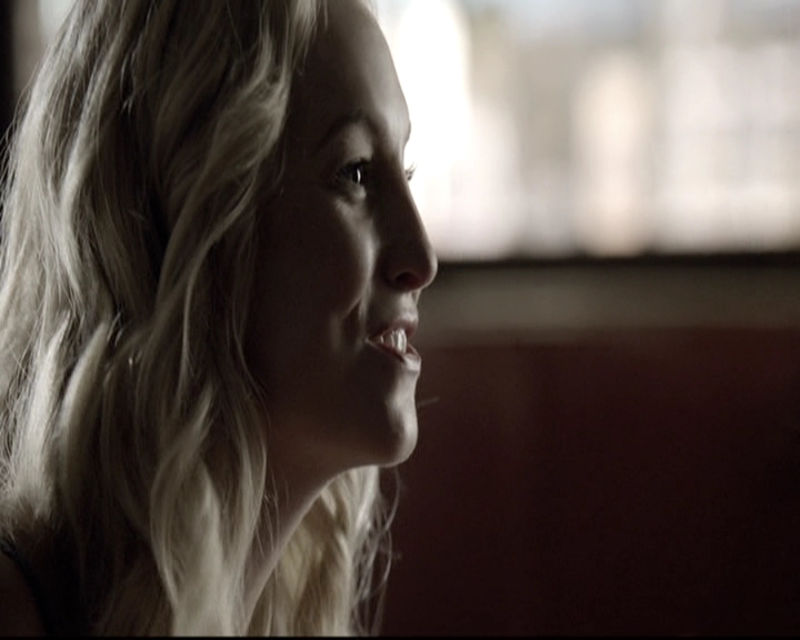 VampireDiariesWorld-dot-nl_6x02YellowLedbetter0327.jpg